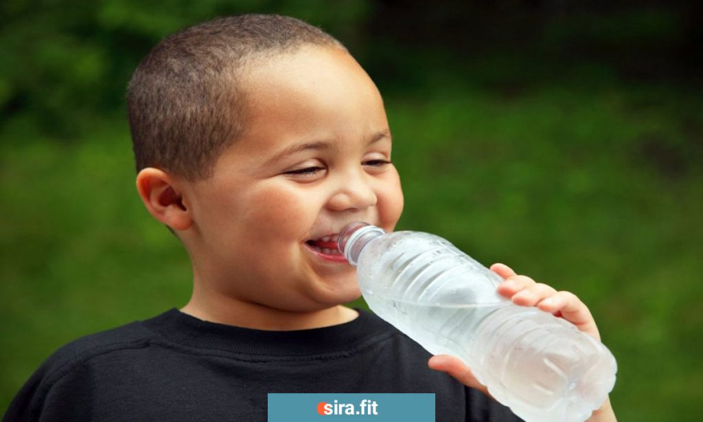 نوشیدن آب کودکان